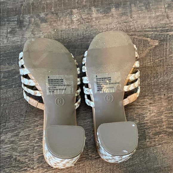 Universal Thread Tan and Cream Heeled Sandals - Picture 5 of 5